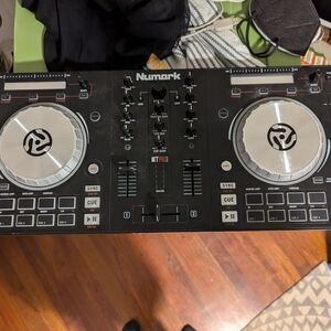 Numark mixtrack pro 3